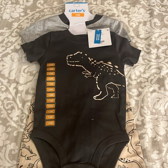 NWT 3pc Carter’s boy’s play set size 12 month and 6 month. - Picture 5 of 6